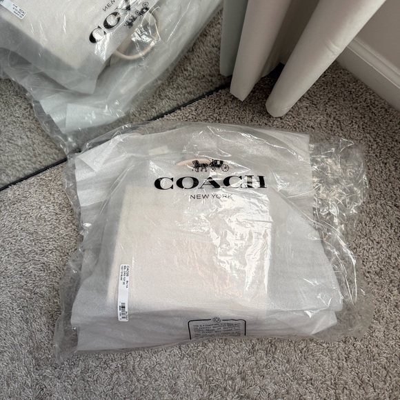 Coach Cargo Tote 20 Bubble Leather Chalk - Picture 15 of 15